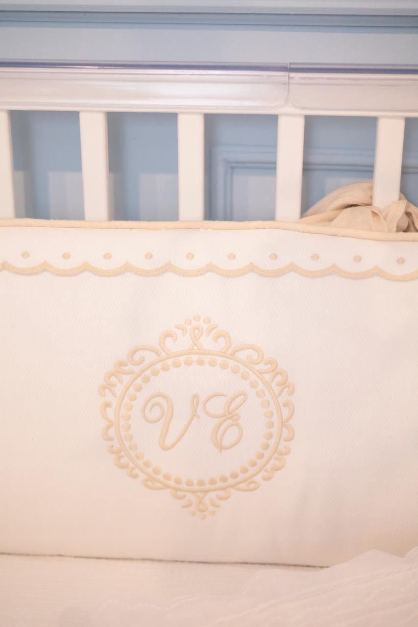 BUMPER con tira bordada para cuna medida colchón 1.30x0.70cm