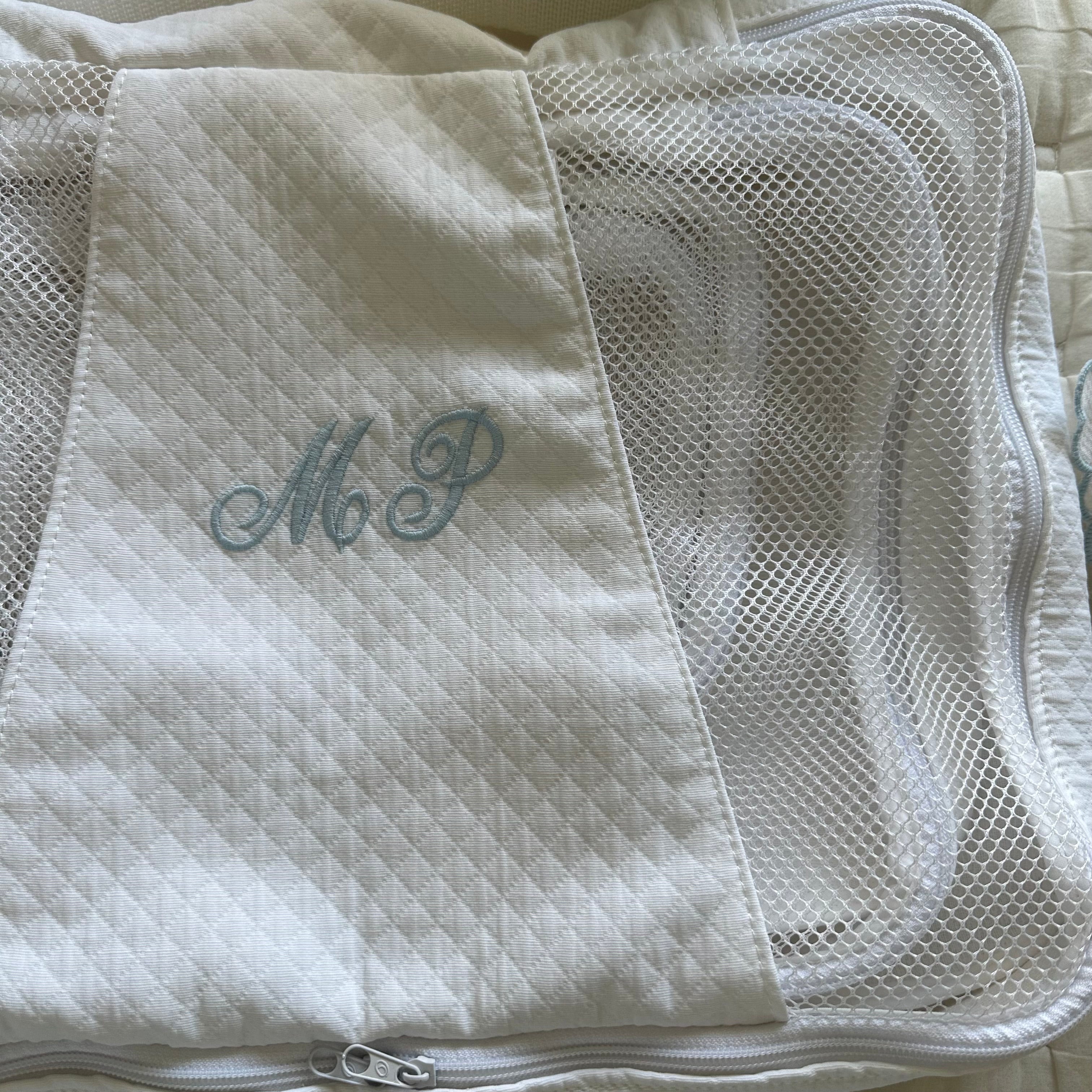 Rombos blanco con personalización en azul